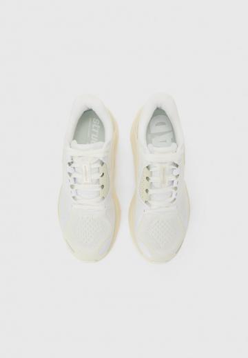 Беговые кроссовки