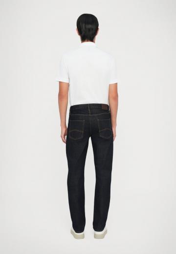 Узкие джинсы