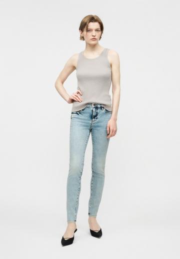 Узкие джинсы