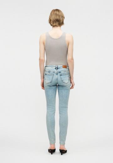 Узкие джинсы