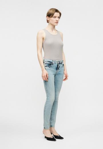 Узкие джинсы