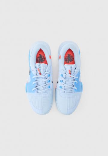 Теннисные кроссовки