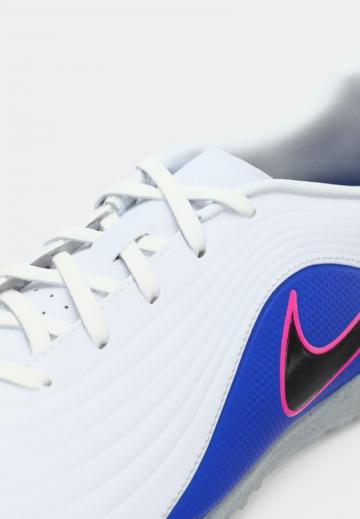 Футбольные бутсы