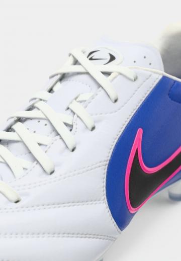 Футбольные бутсы