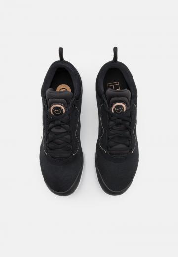 Теннисные кроссовки