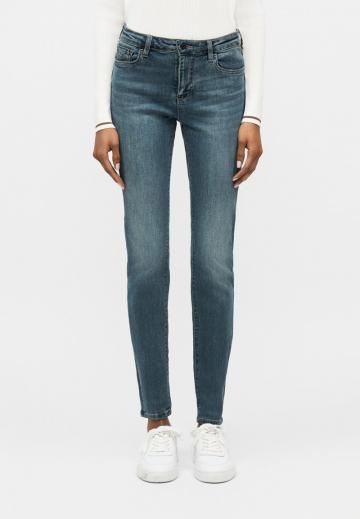 Узкие джинсы
