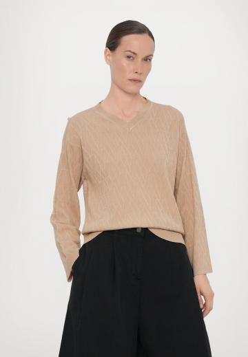 Пуловер с вырезом V