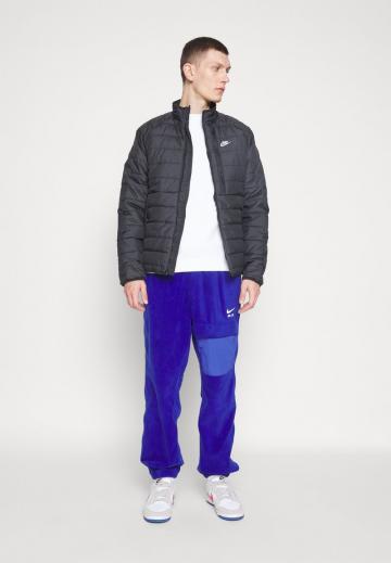 Брюки с накладными карманами