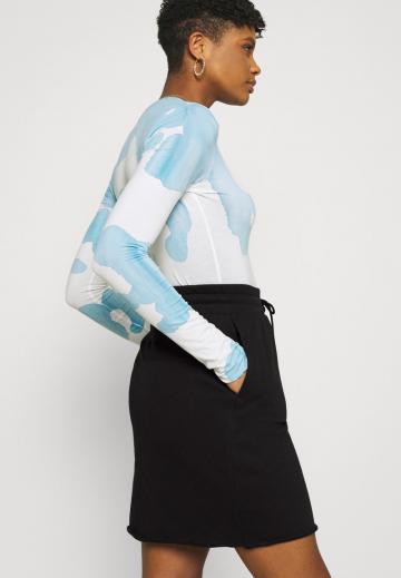 Юбка с накладными карманами