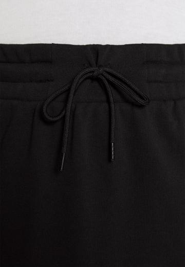 Юбка с накладными карманами