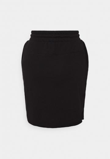 Юбка с накладными карманами