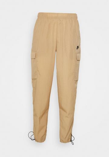 Брюки с накладными карманами