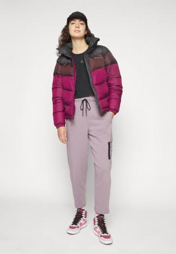 Брюки с накладными карманами