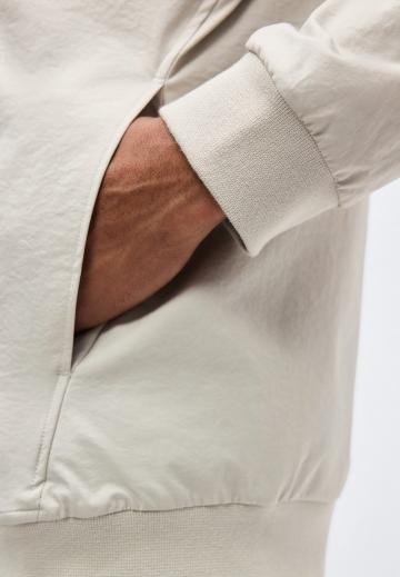 Спортивная куртка