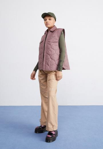 Брюки с накладными карманами