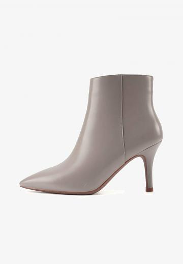 Полусапожки на высоком каблуке