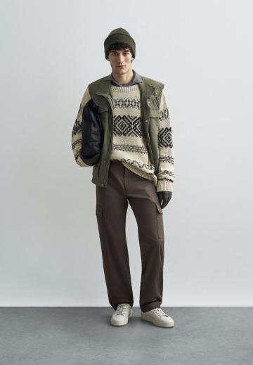 Брюки с накладными карманами