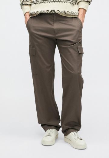 Брюки с накладными карманами