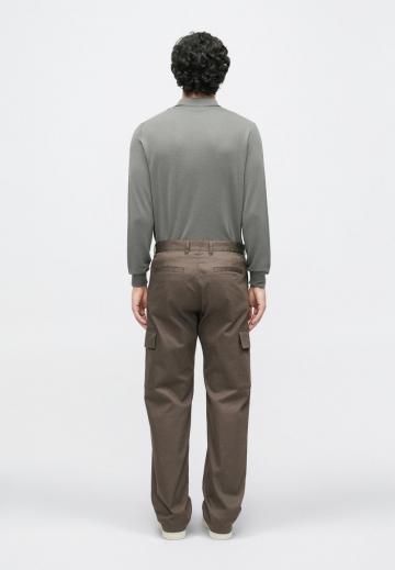 Брюки с накладными карманами