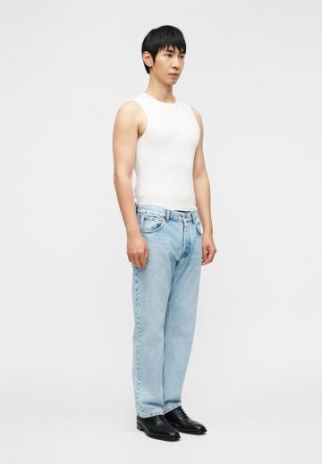 Прямые джинсы