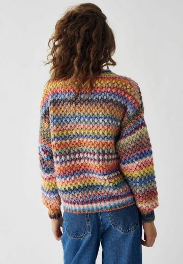 Пуловер в полоску
