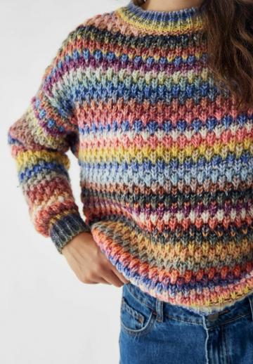 Пуловер в полоску
