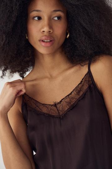 Топ на бретельках