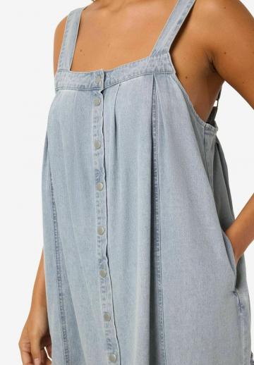 Джинсовый комбинезон