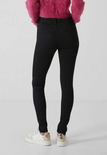 Узкие джинсы