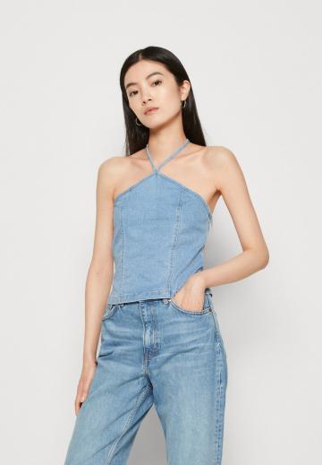 Топ на бретельках