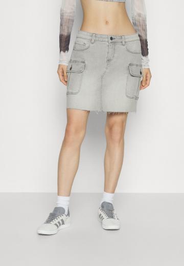 Юбка с накладными карманами