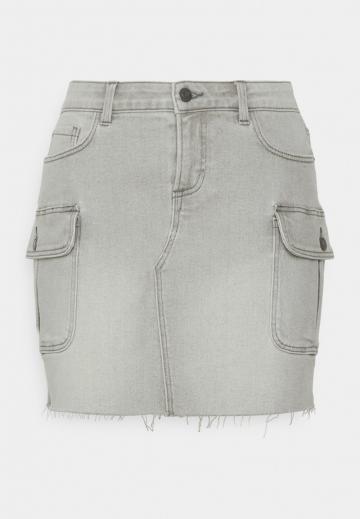 Юбка с накладными карманами