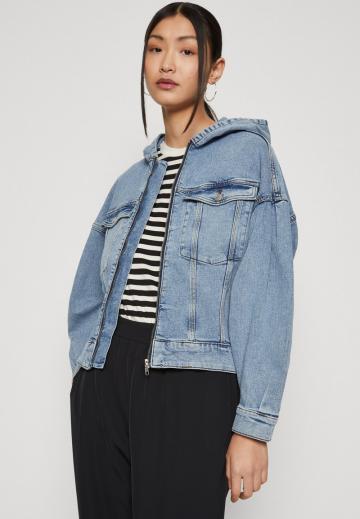Джинсовая куртка