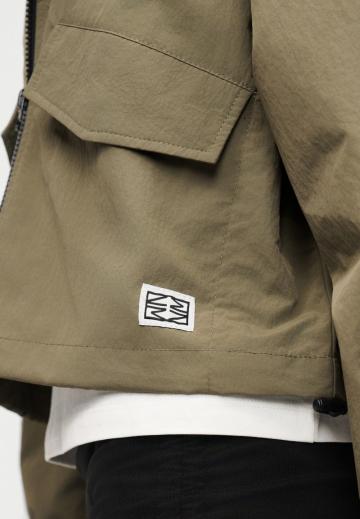 Куртка с накладнымит карманами