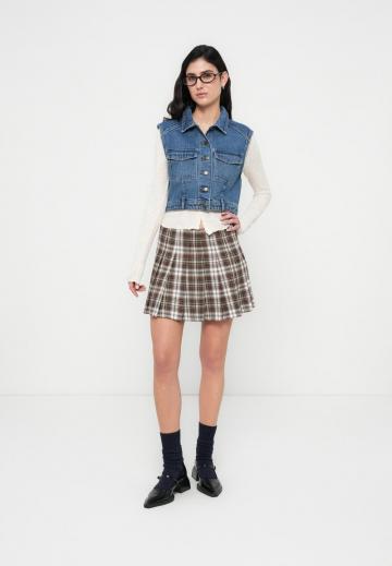 Джинсовая жилетка