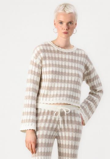 Пуловер в полоску