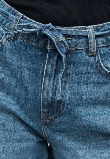 Джинсовые шорты