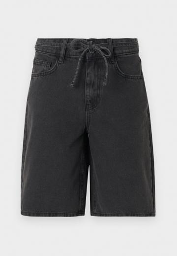 Джинсовые шорты