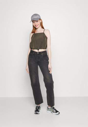 Топ на бретельках