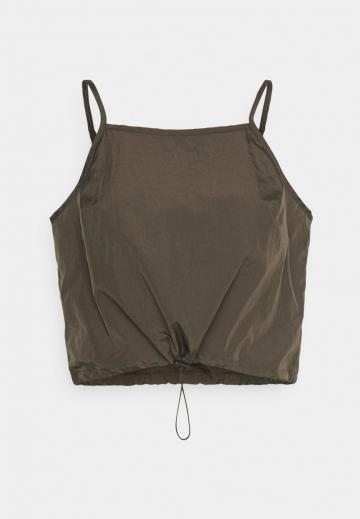 Топ на бретельках