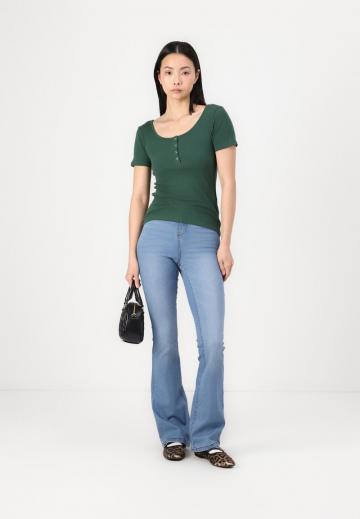 Клешеные брюки