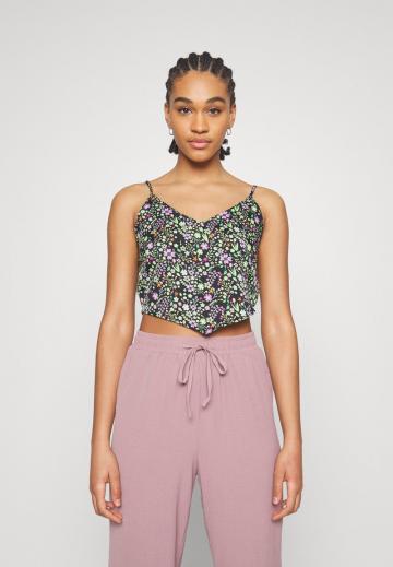 Топ на бретельках