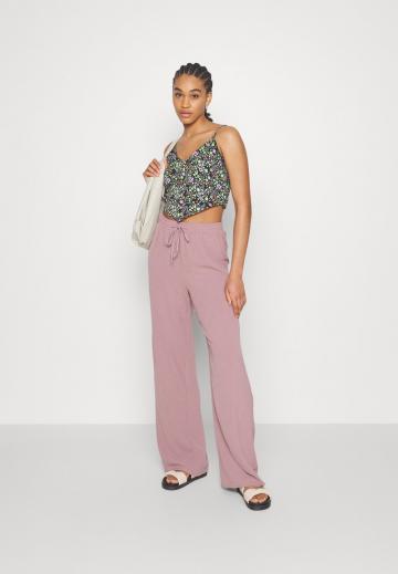 Топ на бретельках