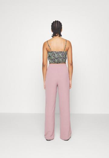 Топ на бретельках