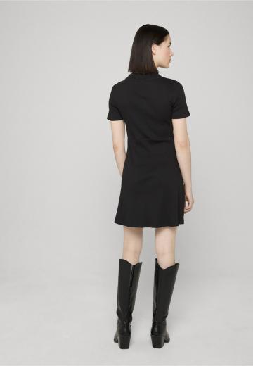 Вязаное платье