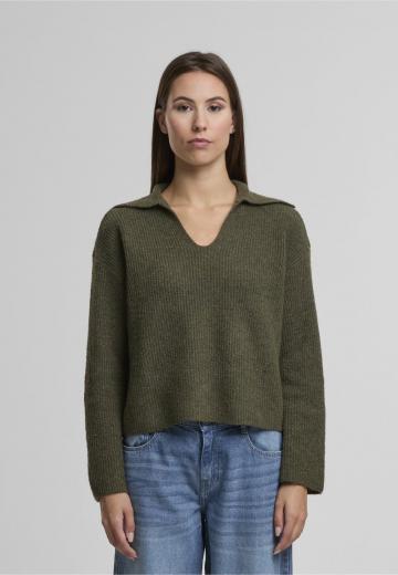 Пуловер с вырезом V