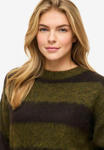 Пуловер в полоску
