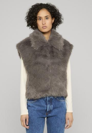 Пуховой жилет