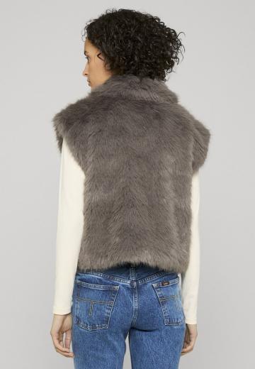 Пуховой жилет