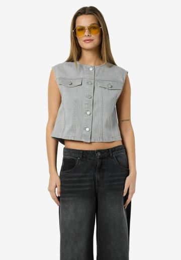 Джинсовая жилетка